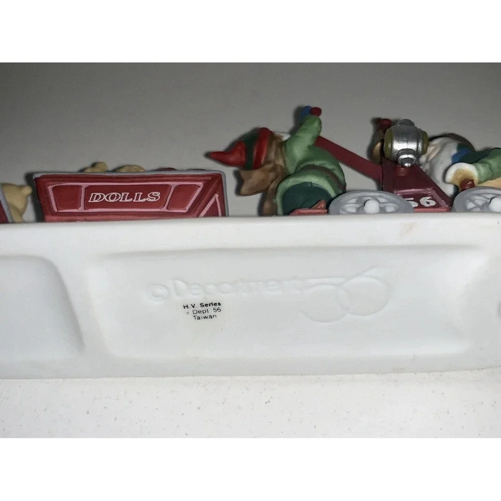 Dept 56 Heritage Vtg Accessories 56367 Last‎ Minute Delivery Retired Piece